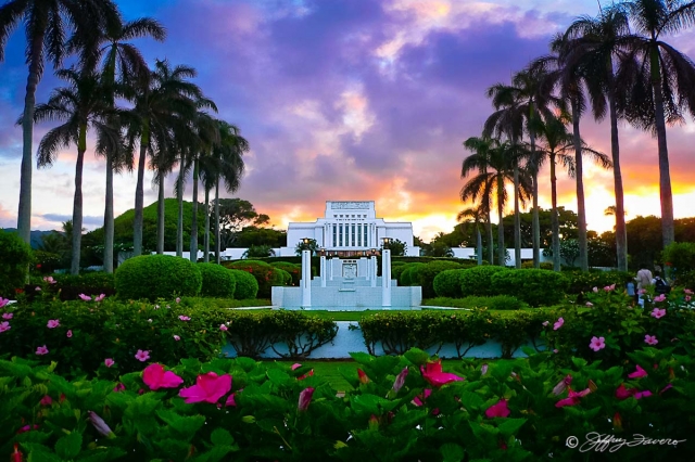 The beautiful Laie Temple at dusk.